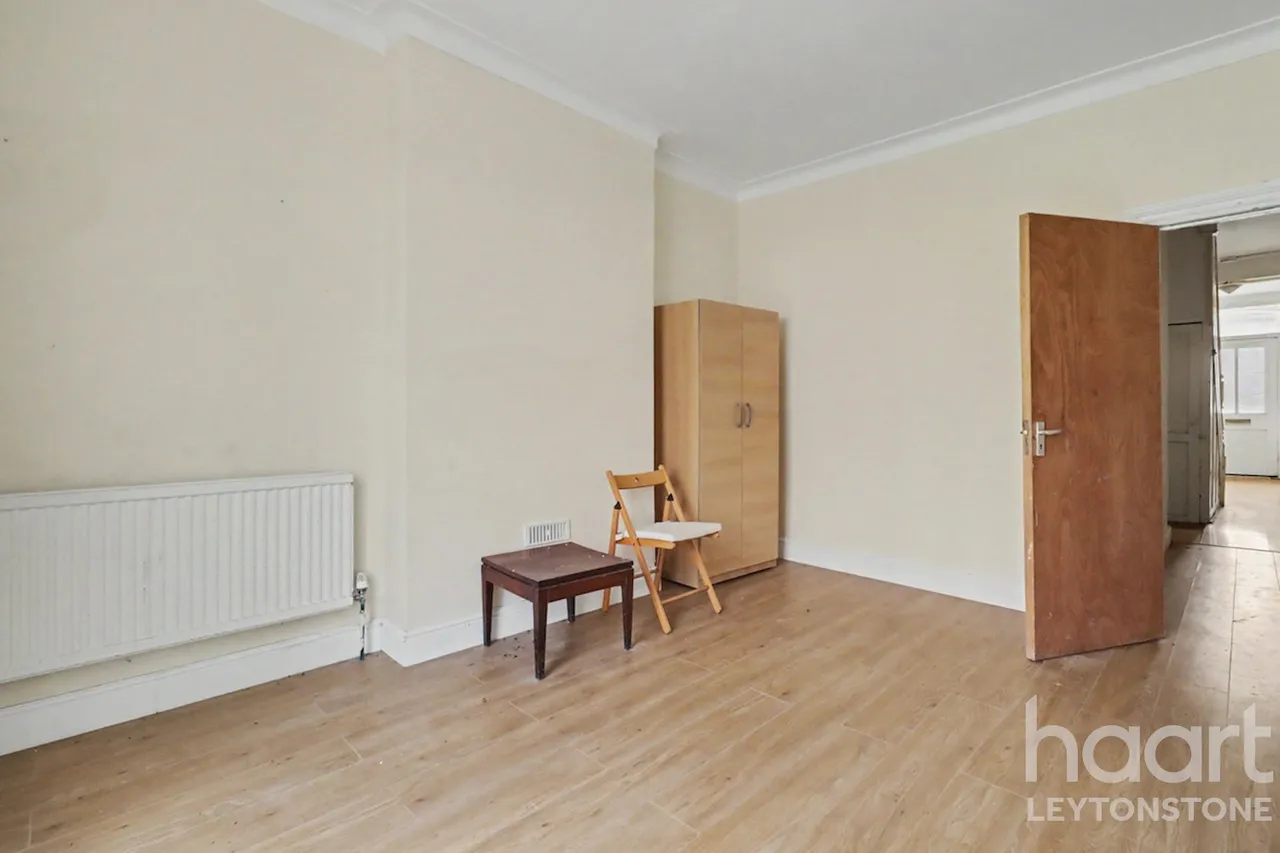 Preston Road, London, E11, photo 13