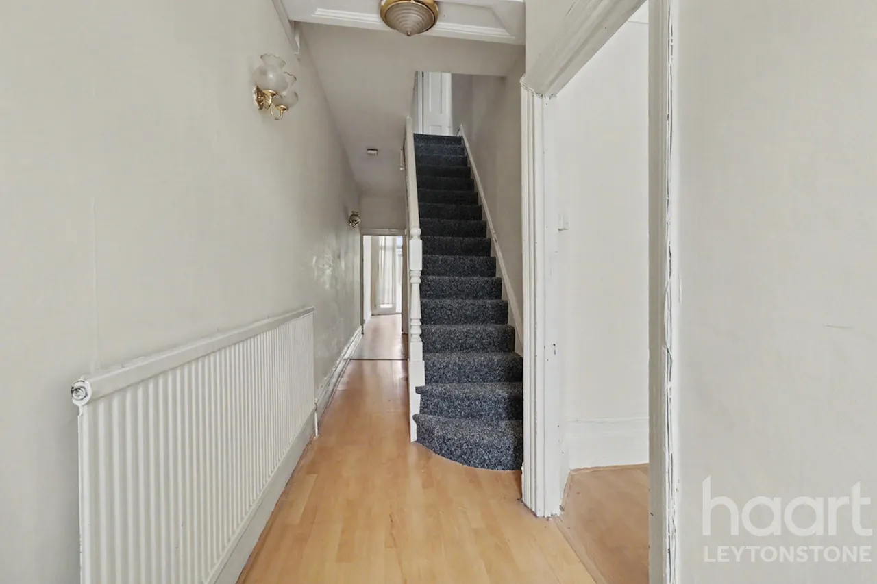 Preston Road, London, E11, photo 5