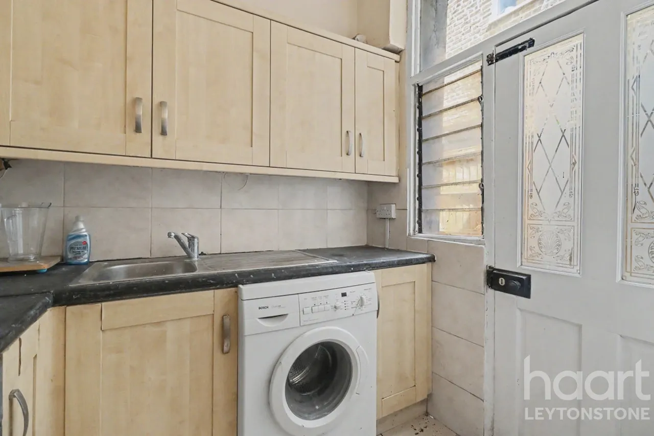 Preston Road, London, E11, photo 10