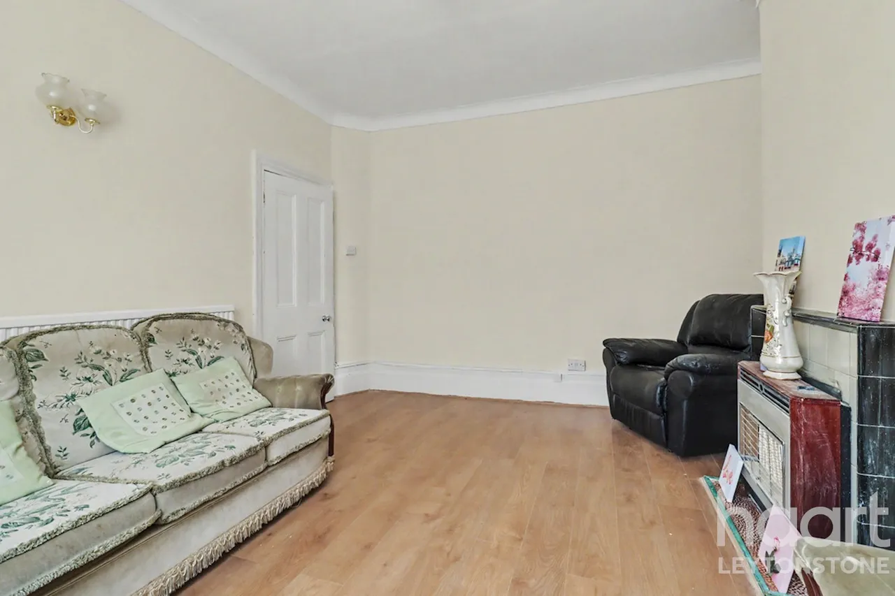 Preston Road, London, E11, photo 7