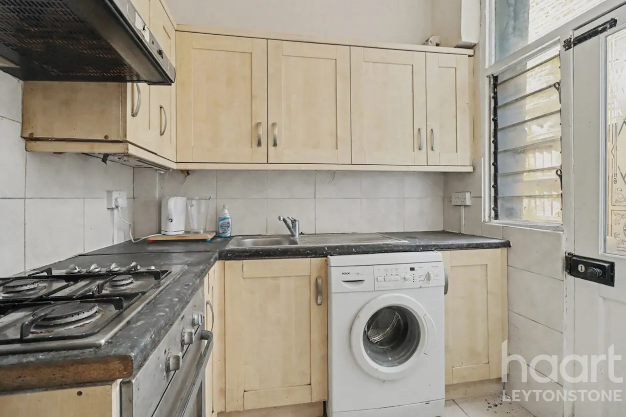 Preston Road, London, E11, photo 11