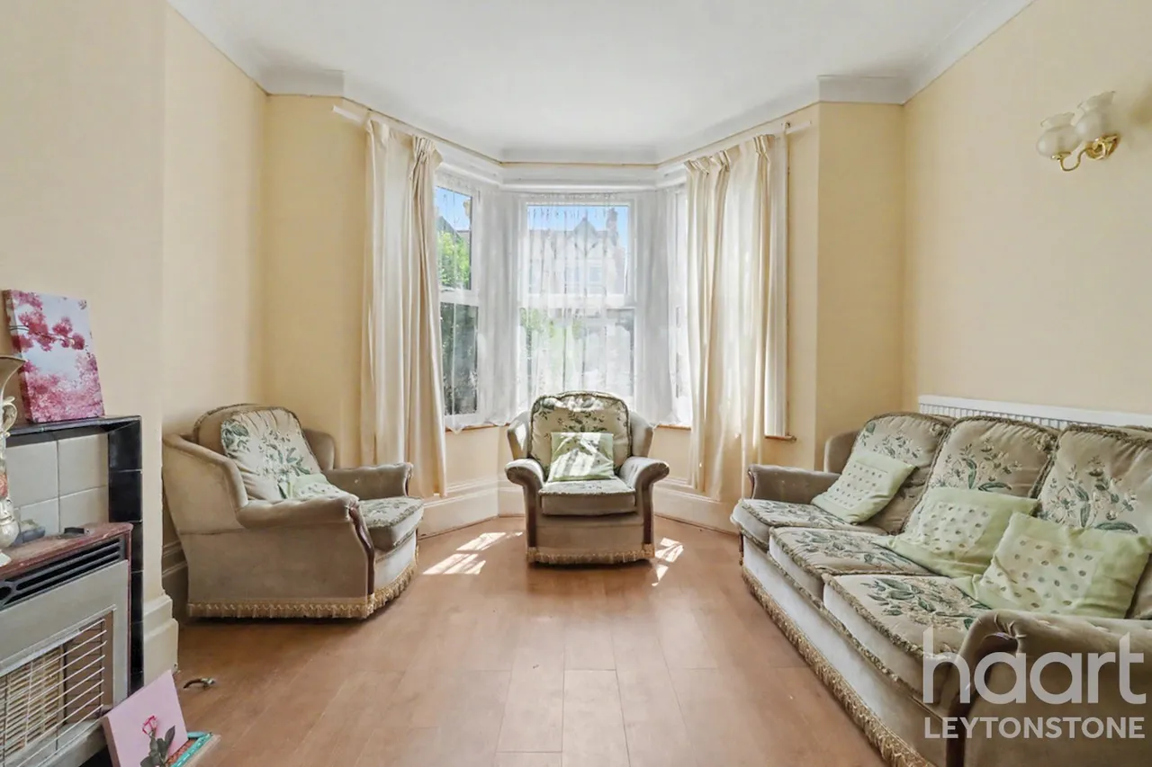 Preston Road, London, E11, photo 6
