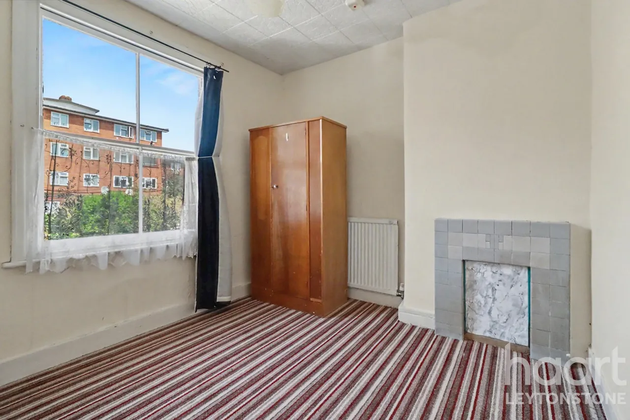 Preston Road, London, E11, photo 19