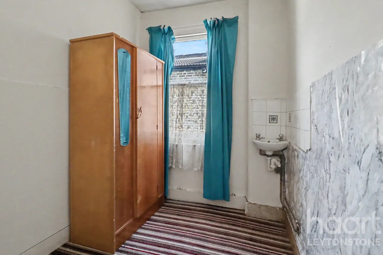 Preston Road, London, E11, photo 22