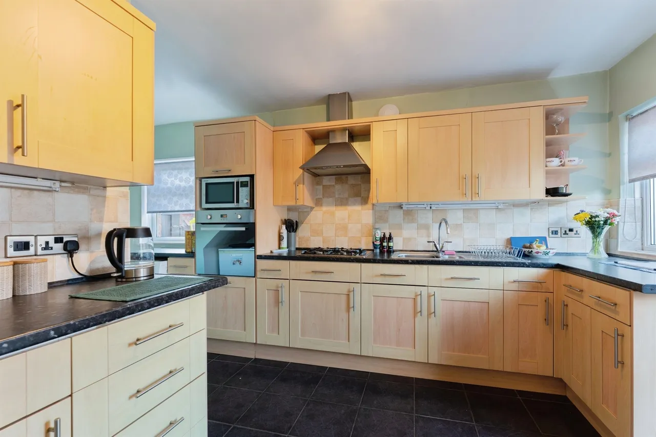 Loxdale Drive, Great Sutton, Ellesmere Port, photo 3