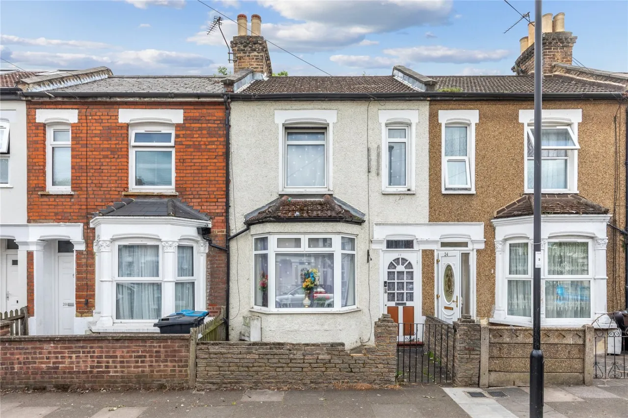 3 bed house for sale, South Road, London, N9