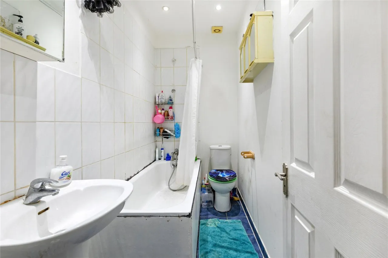 South Road, London, N9, photo 6