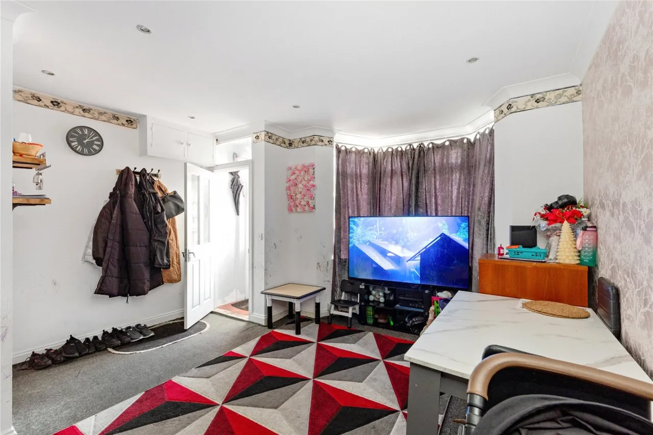 South Road, London, N9, photo 13