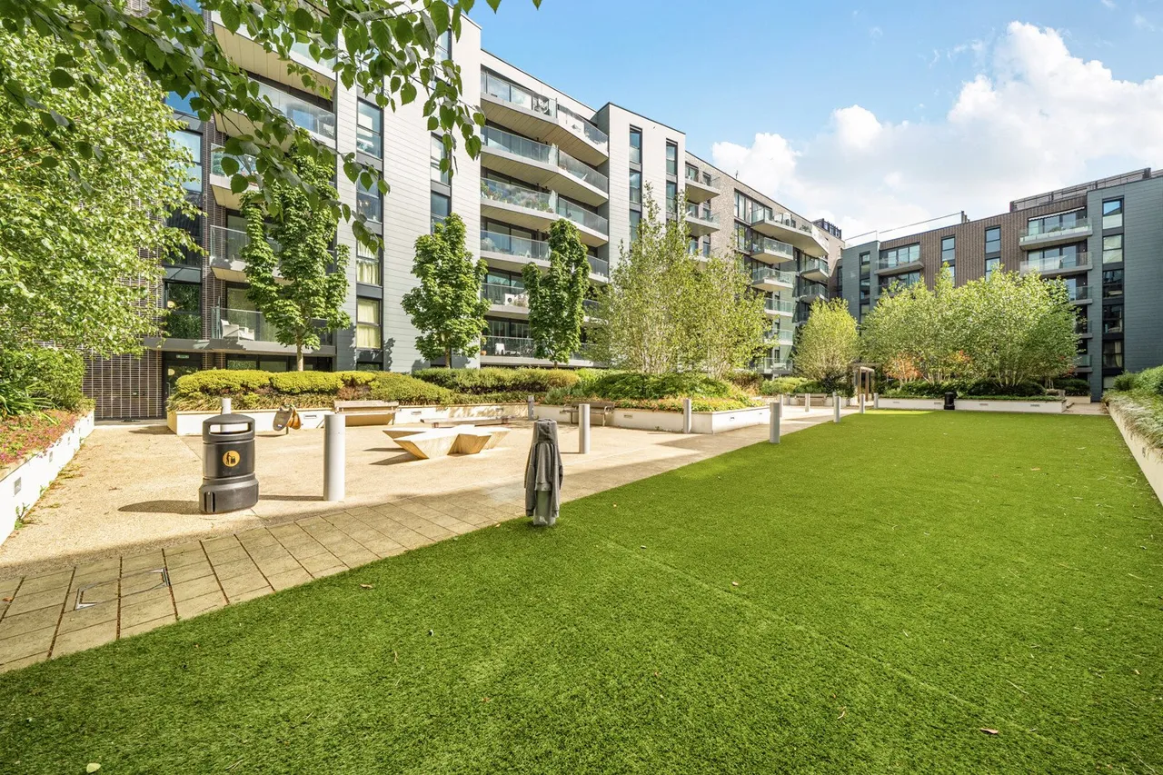 Hawthorne Crescent, SE10, photo 16