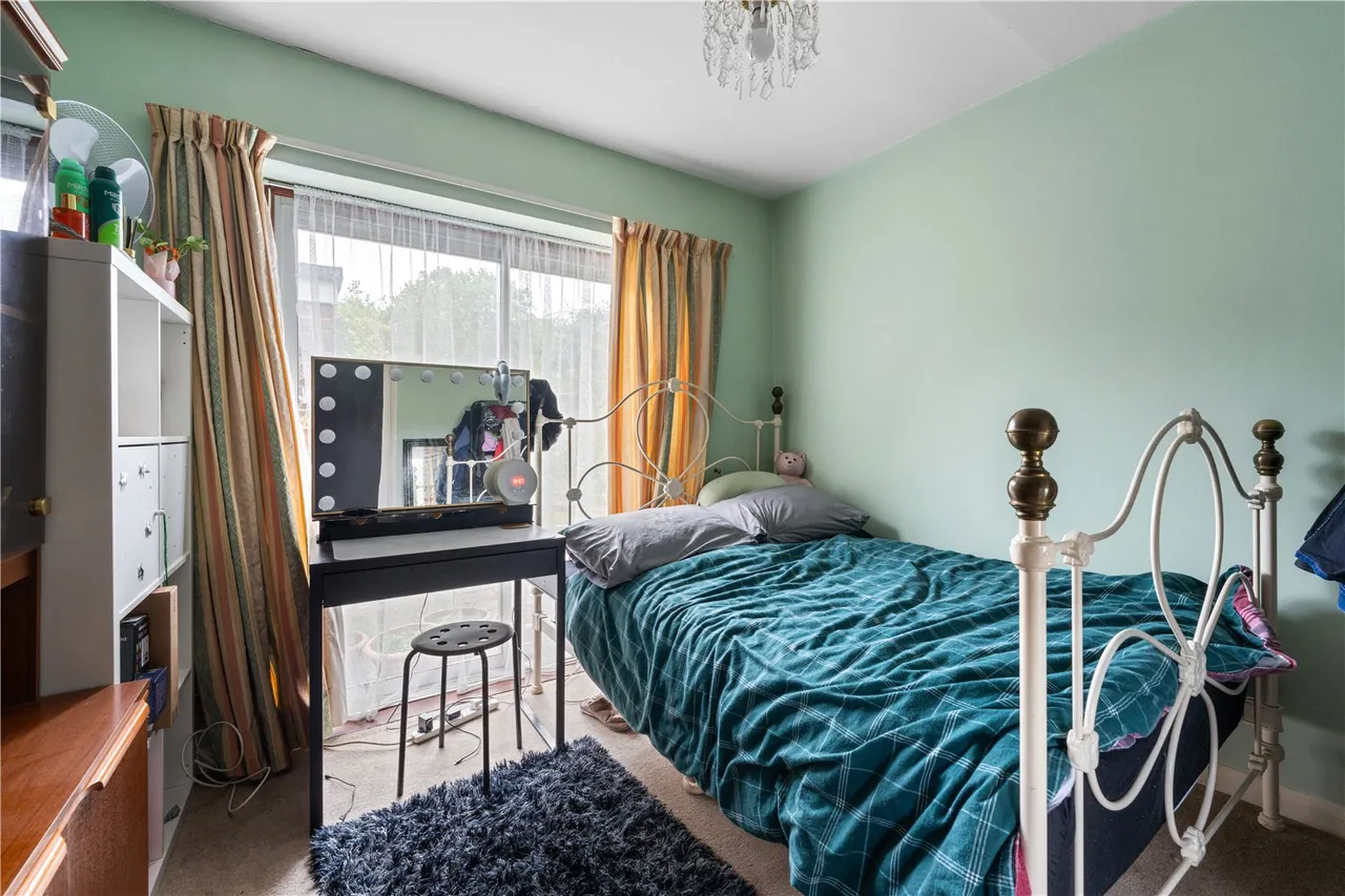 Grant Close, Shepperton, TW17 9AF, photo 6