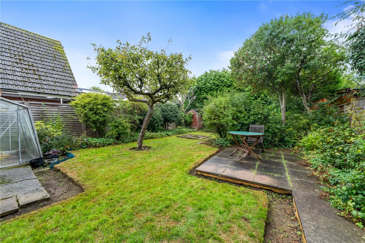 Grant Close, Shepperton, TW17 9AF, photo 13