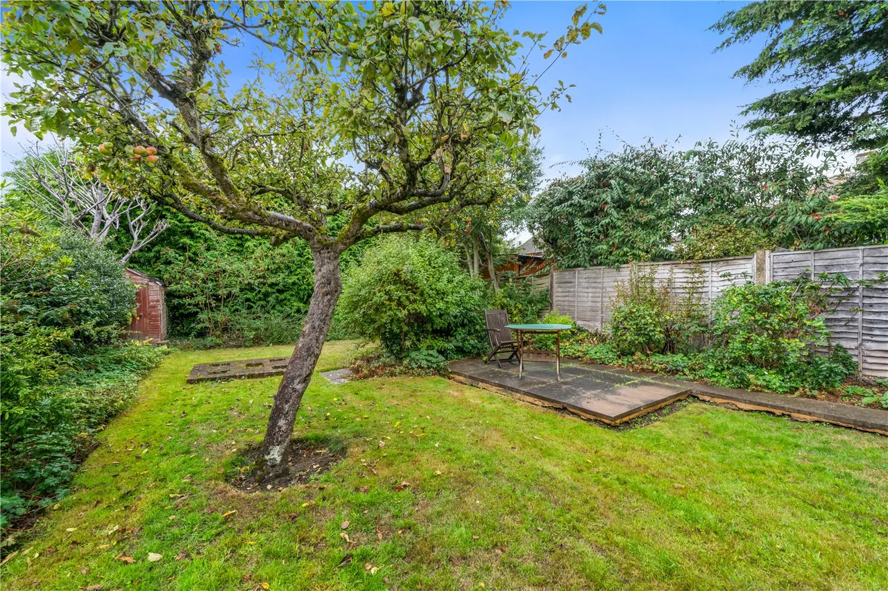 Grant Close, Shepperton, TW17 9AF, photo 12