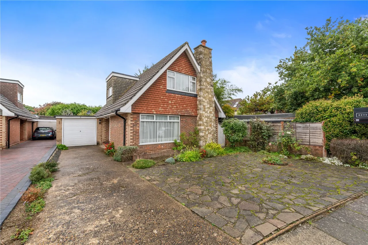 3 bed house for sale — Grant Close, Shepperton, TW17 9AF