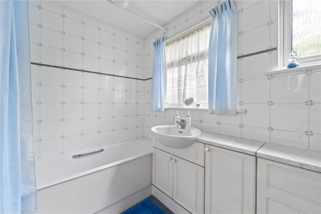 Grant Close, Shepperton, TW17 9AF, photo 8