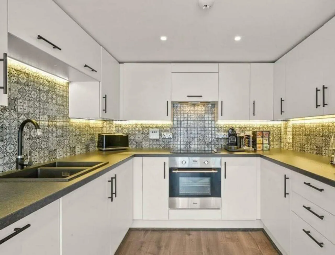 Flat 123, Building 22 (30% share), Cadogan Road, London, photo 2