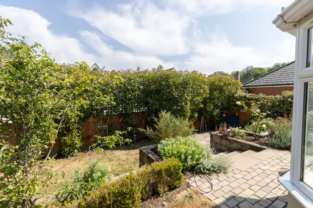 Walnut Grove, Hartley Wintney, Hook, RG27 8XG, photo 16