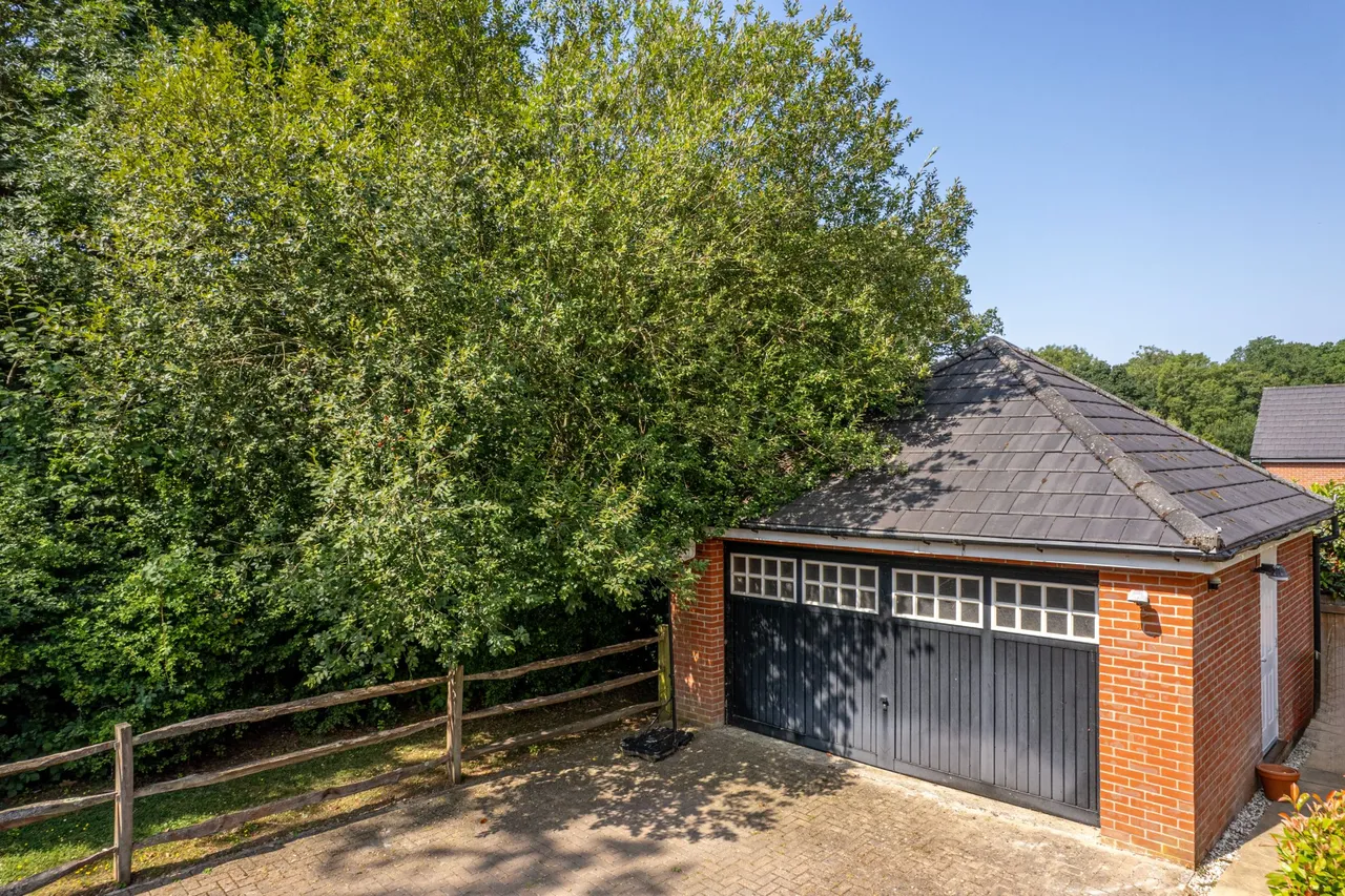 Walnut Grove, Hartley Wintney, Hook, RG27 8XG, photo 21