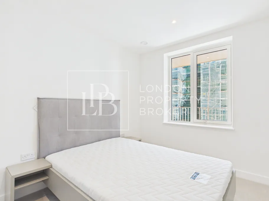 Langham Grove, London, SE28, photo 7