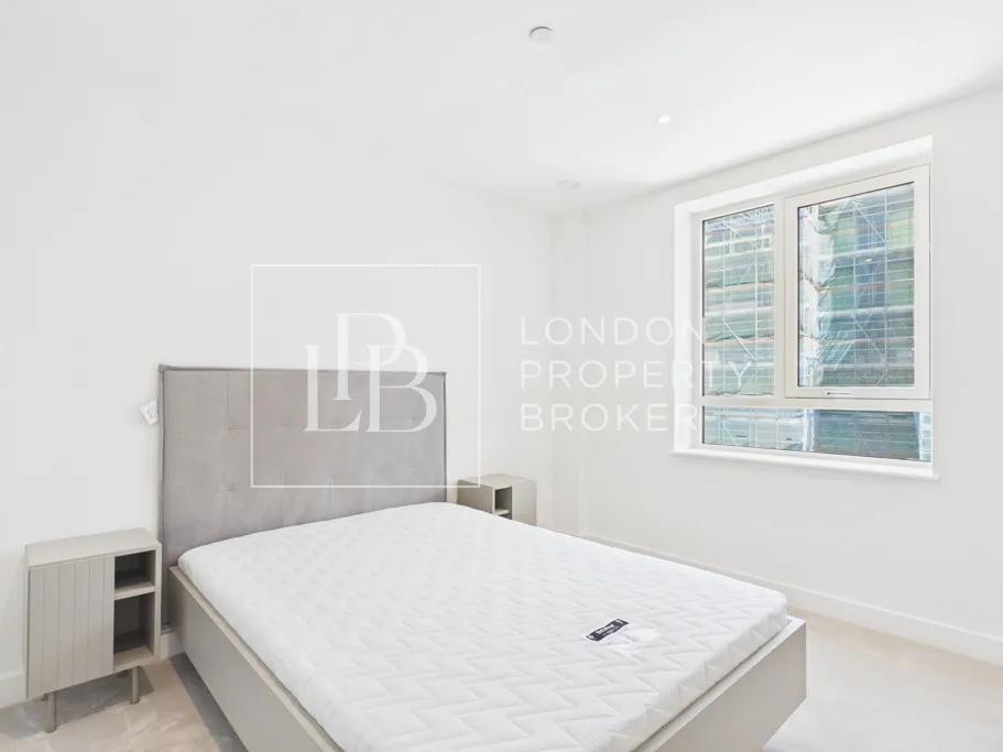 Langham Grove, London, SE28, photo 5