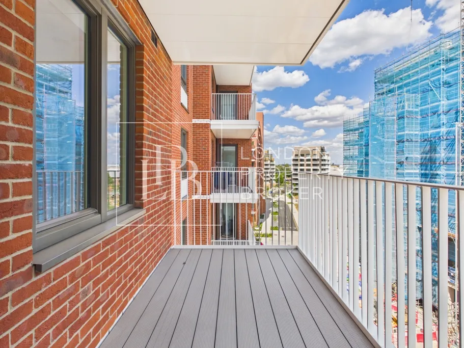 Langham Grove, London, SE28, photo 13