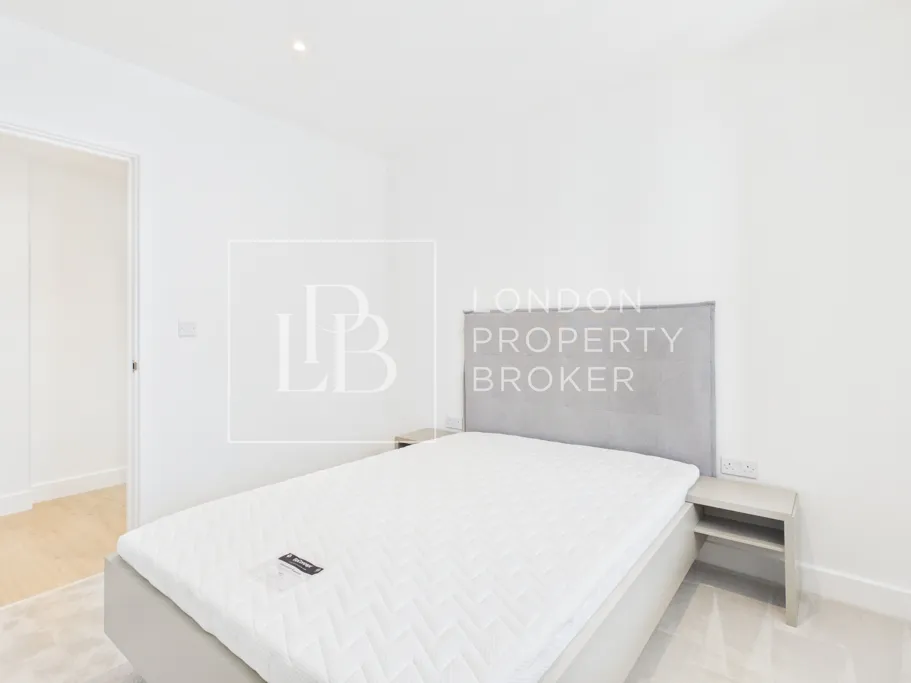 Langham Grove, London, SE28, photo 8