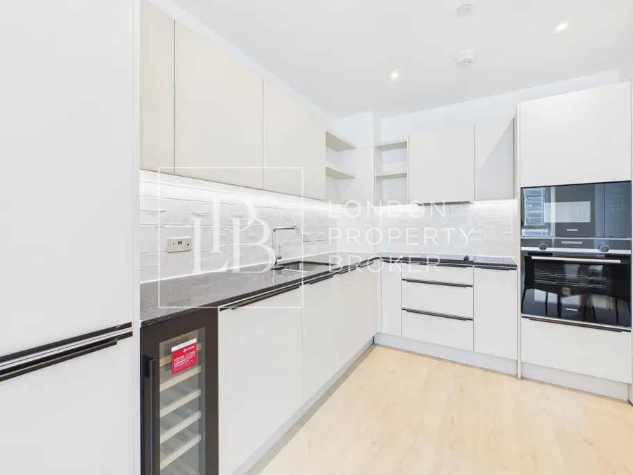 Langham Grove, London, SE28, photo 4