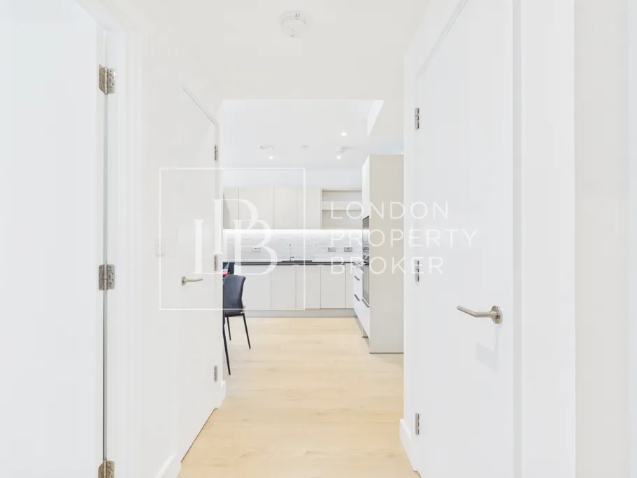 Langham Grove, London, SE28, photo 9