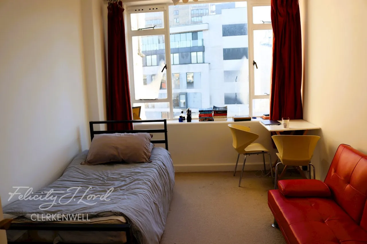 Charterhouse Square, EC1M, photo 2