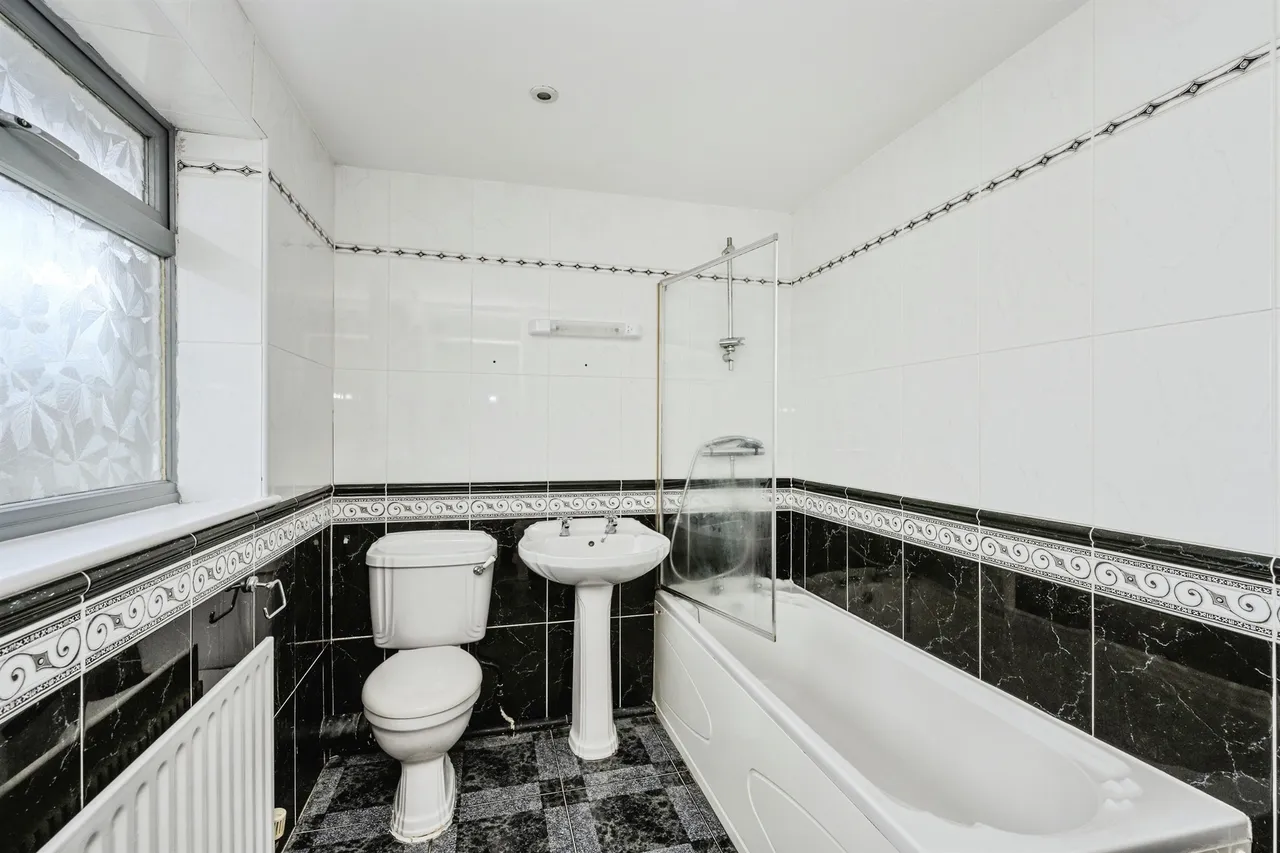 Greenwood Drive, Neath, SA11, photo 8