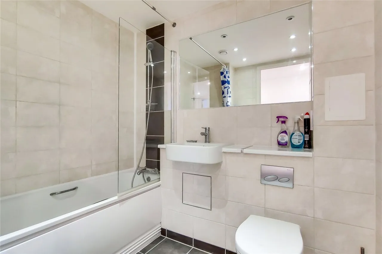High Road, Wembley, HA9, photo 8