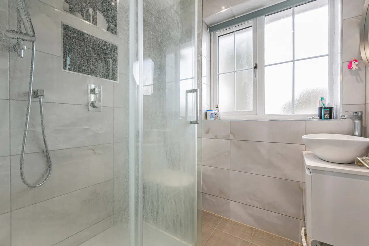 Upper Halliford Road, Shepperton, TW17, photo 11