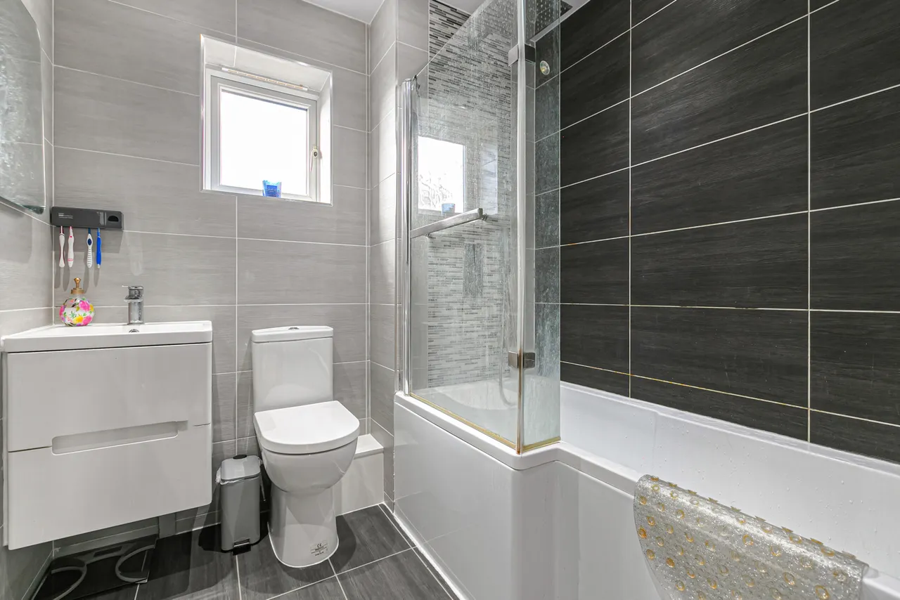 Upper Halliford Road, Shepperton, TW17, photo 10