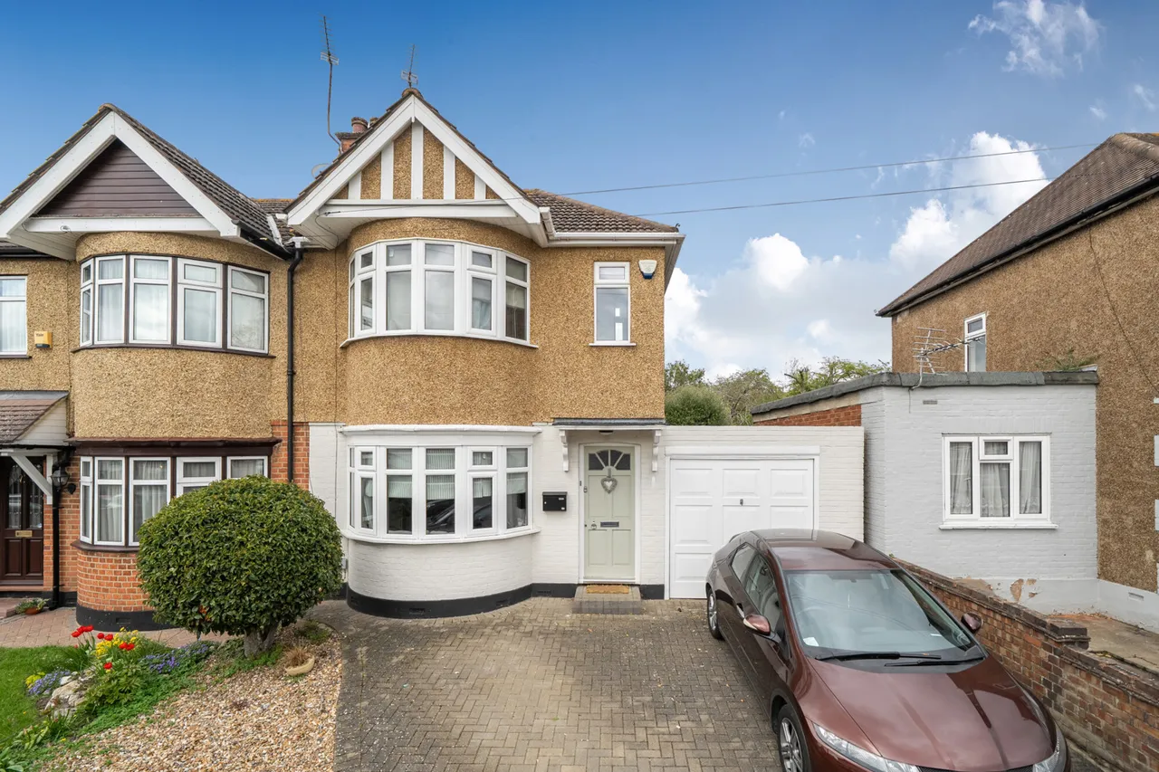 3 bed house for sale, HA4