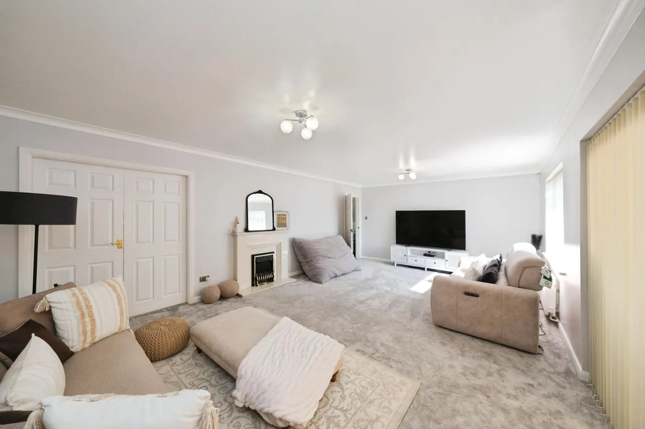 Houghton Close, Nottingham, NG16, photo 3