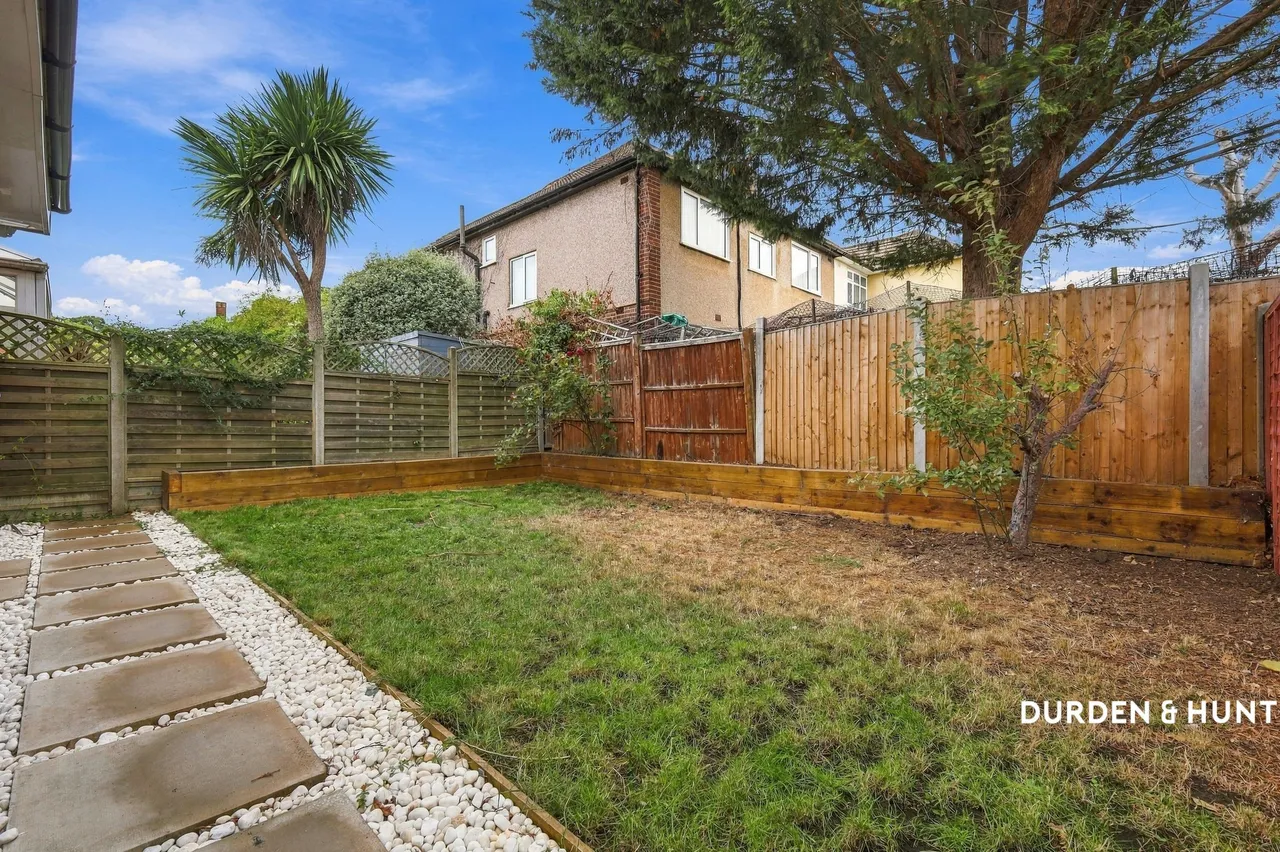 Fairview Road, Chigwell, IG7, photo 13