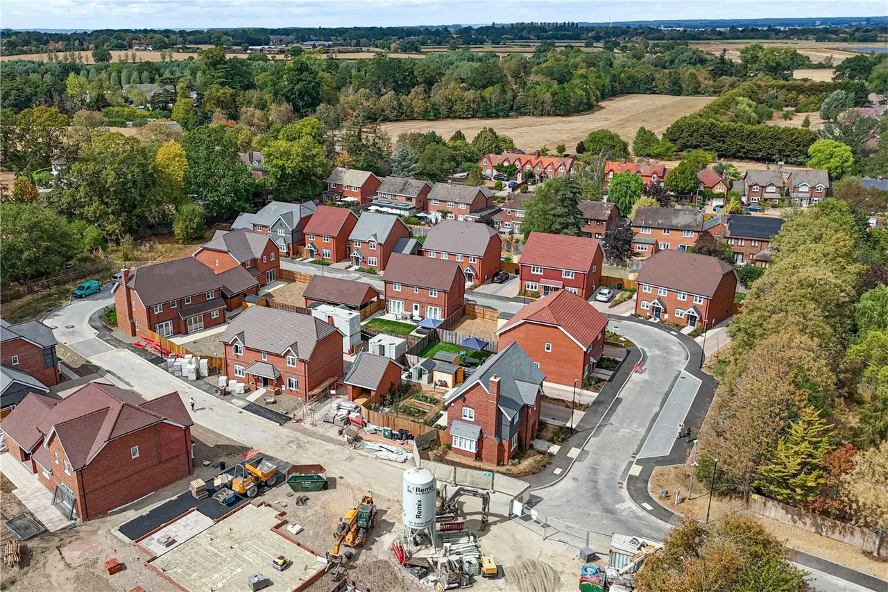 The Meadow, Swallowfield, Berkshire, RG7 1RJ, photo 2