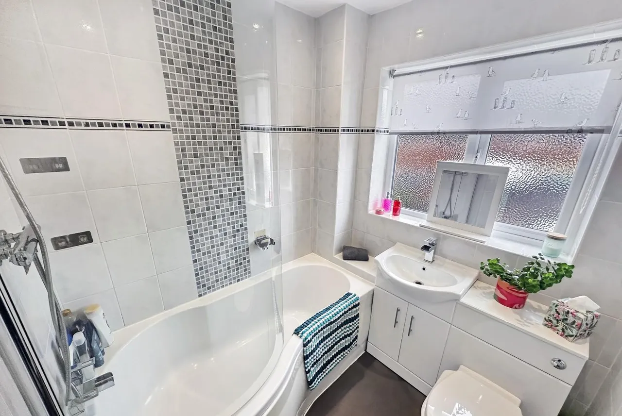Shady Lane, Baguley, Manchester M23 9NA, photo 18