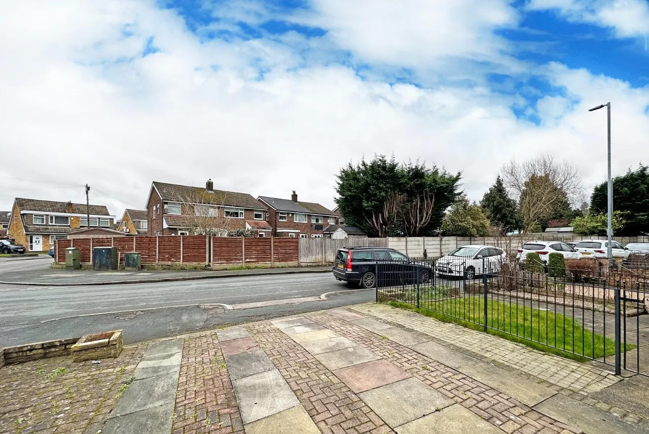 Shady Lane, Baguley, Manchester M23 9NA, photo 26
