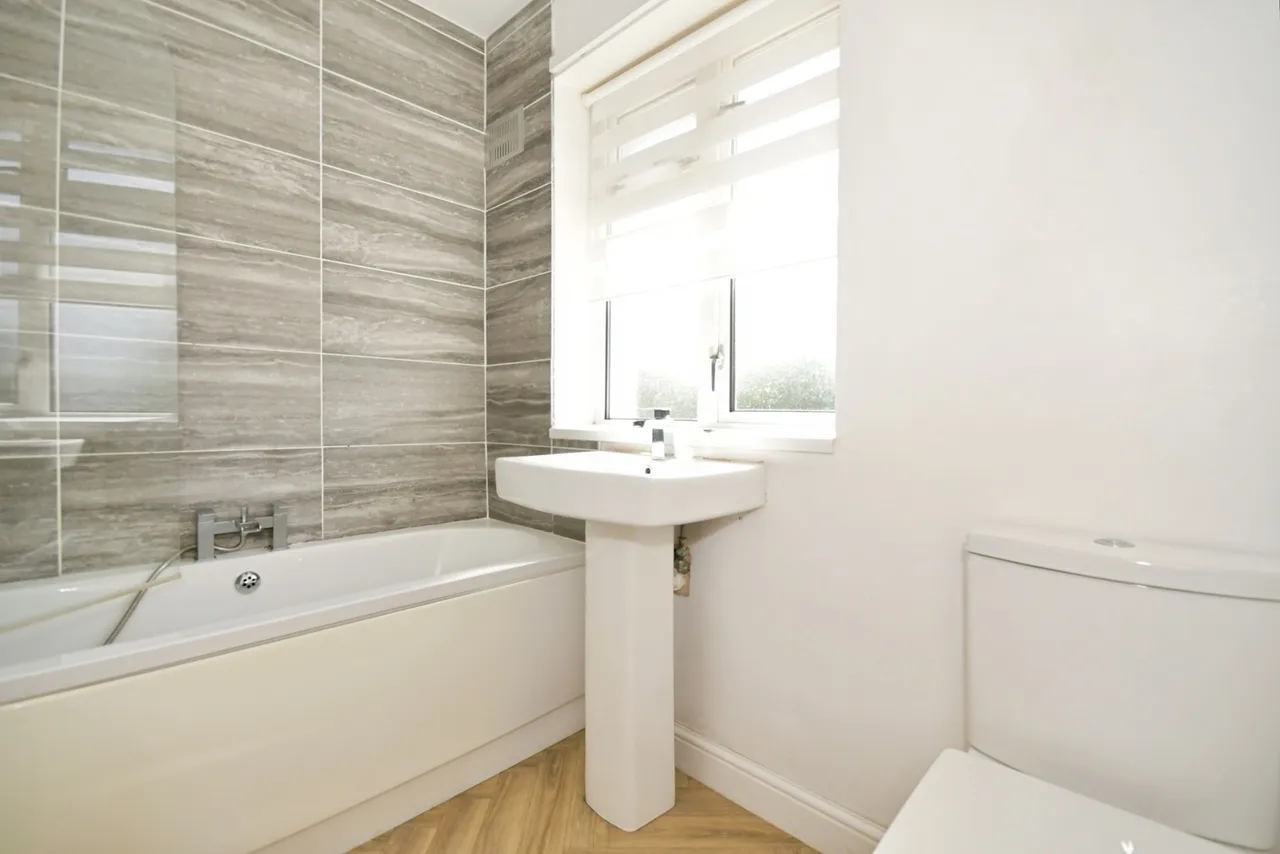 Ash Grove, CHESTERFIELD, Derbyshire, S43, photo 13
