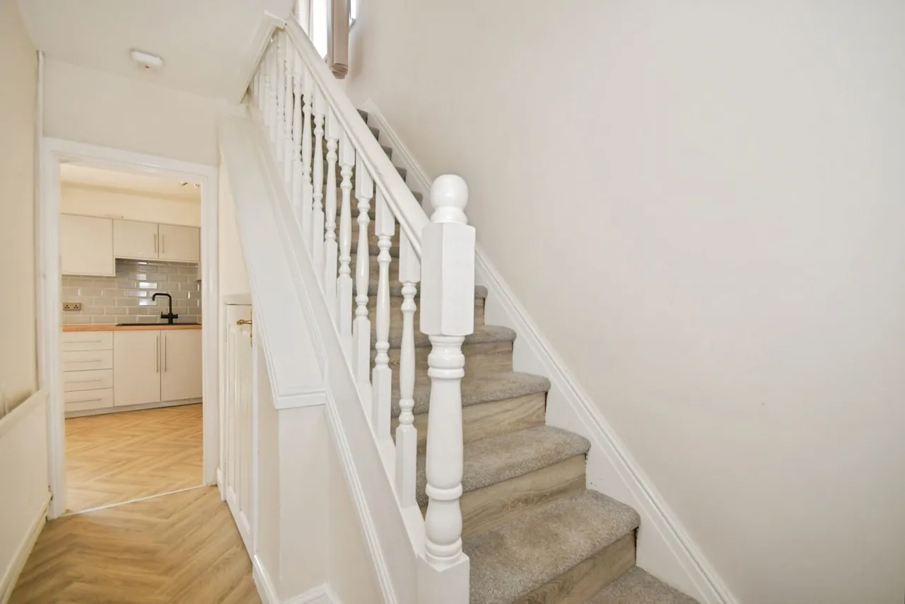 Ash Grove, CHESTERFIELD, Derbyshire, S43, photo 2