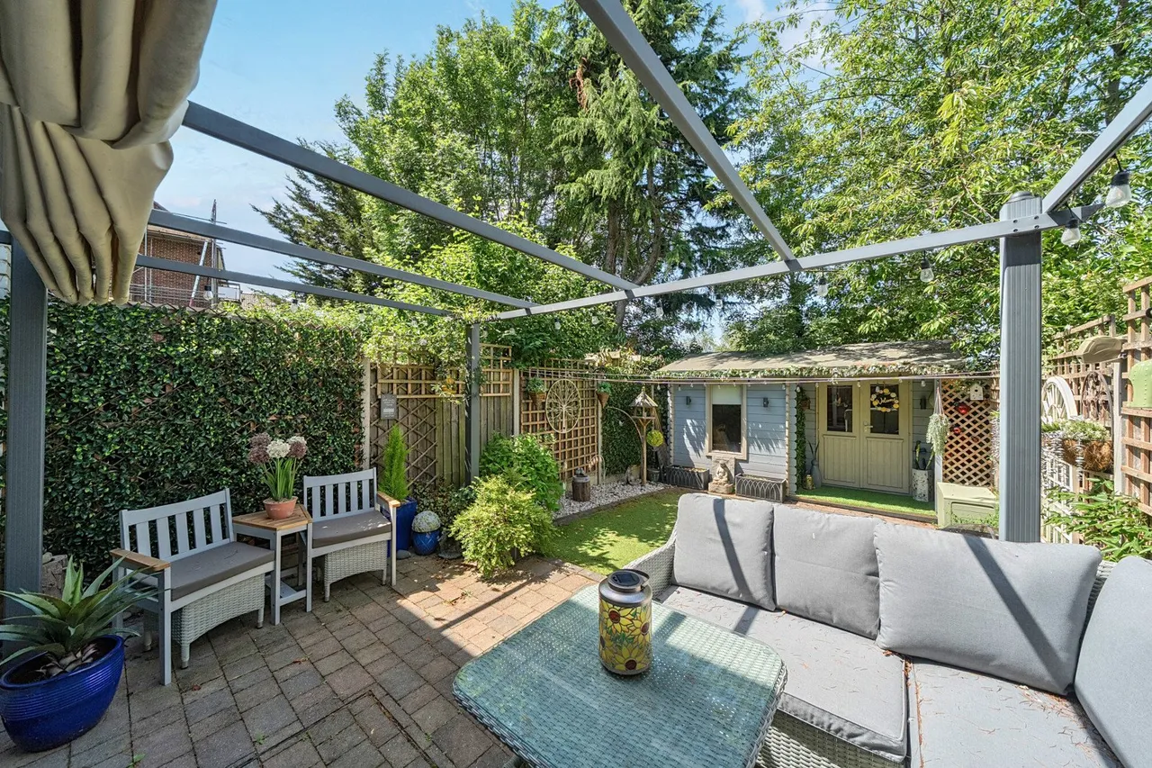 3 bed house for sale — Court Road, SE9
