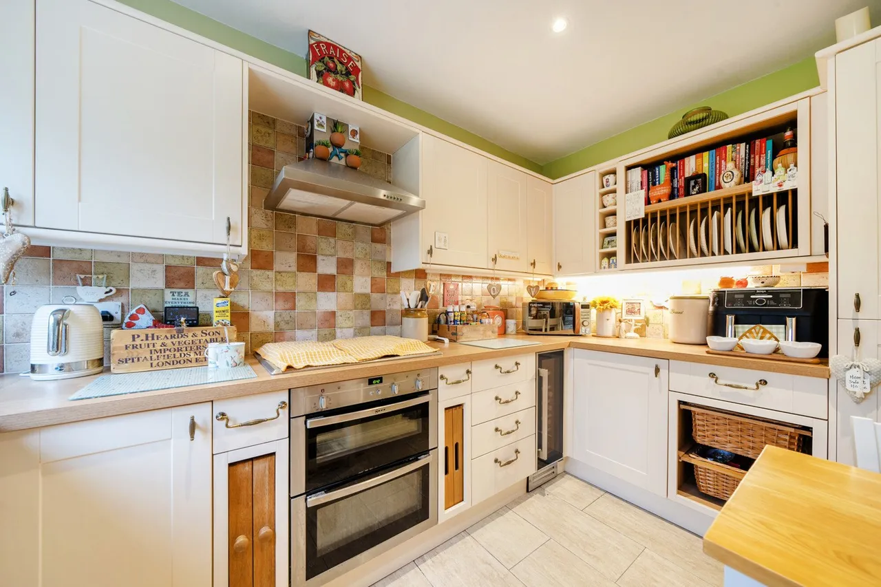 Court Road, SE9, photo 16