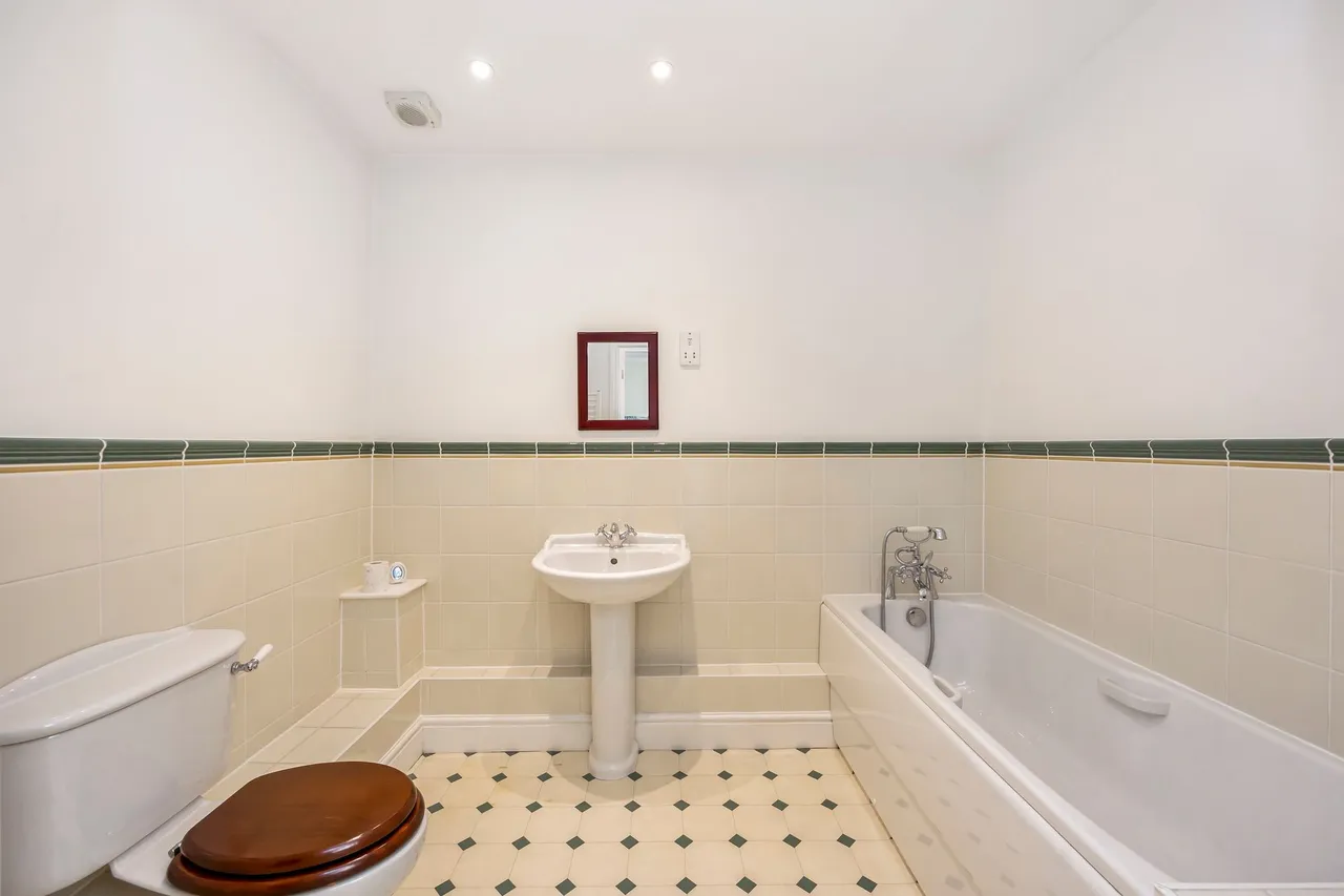 Potters Place, Horsham, RH12, photo 16
