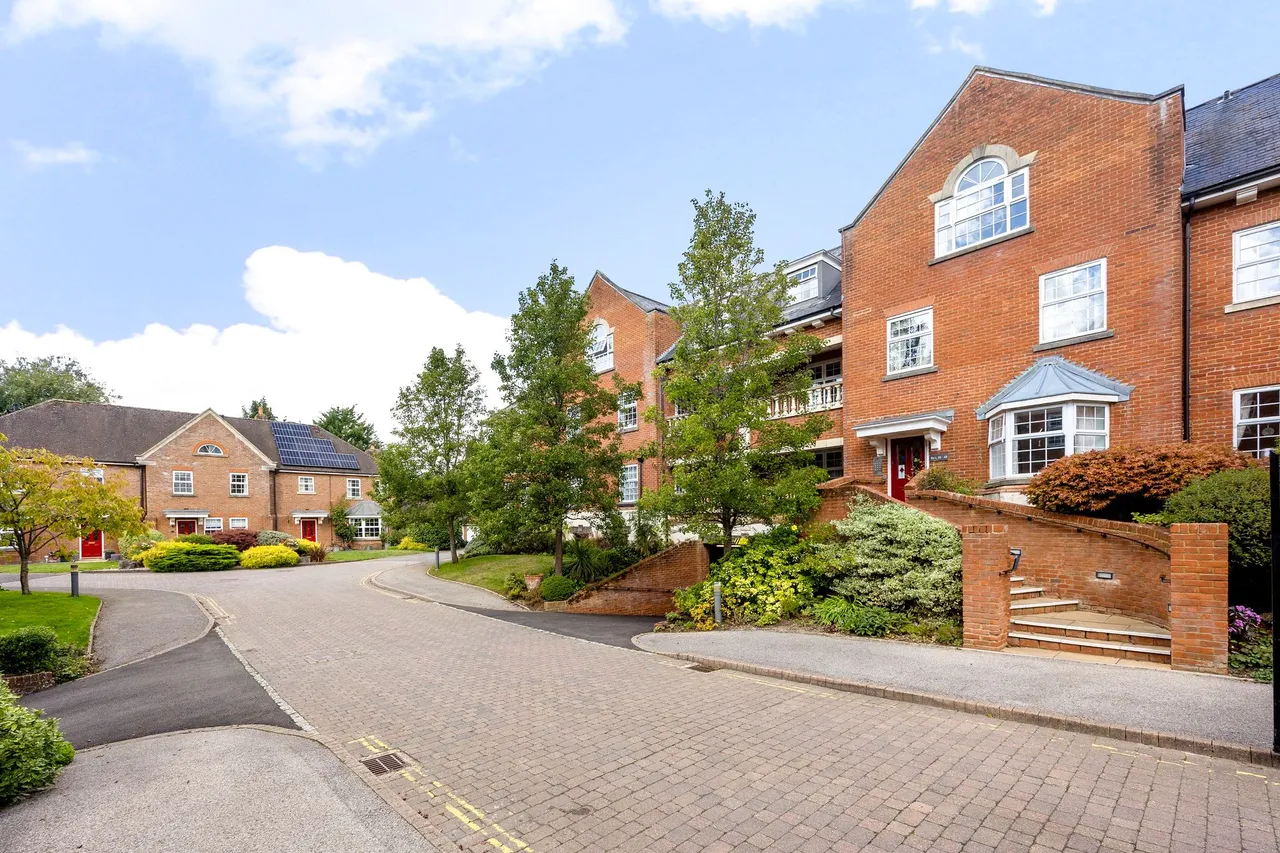 Potters Place, Horsham, RH12, photo 4