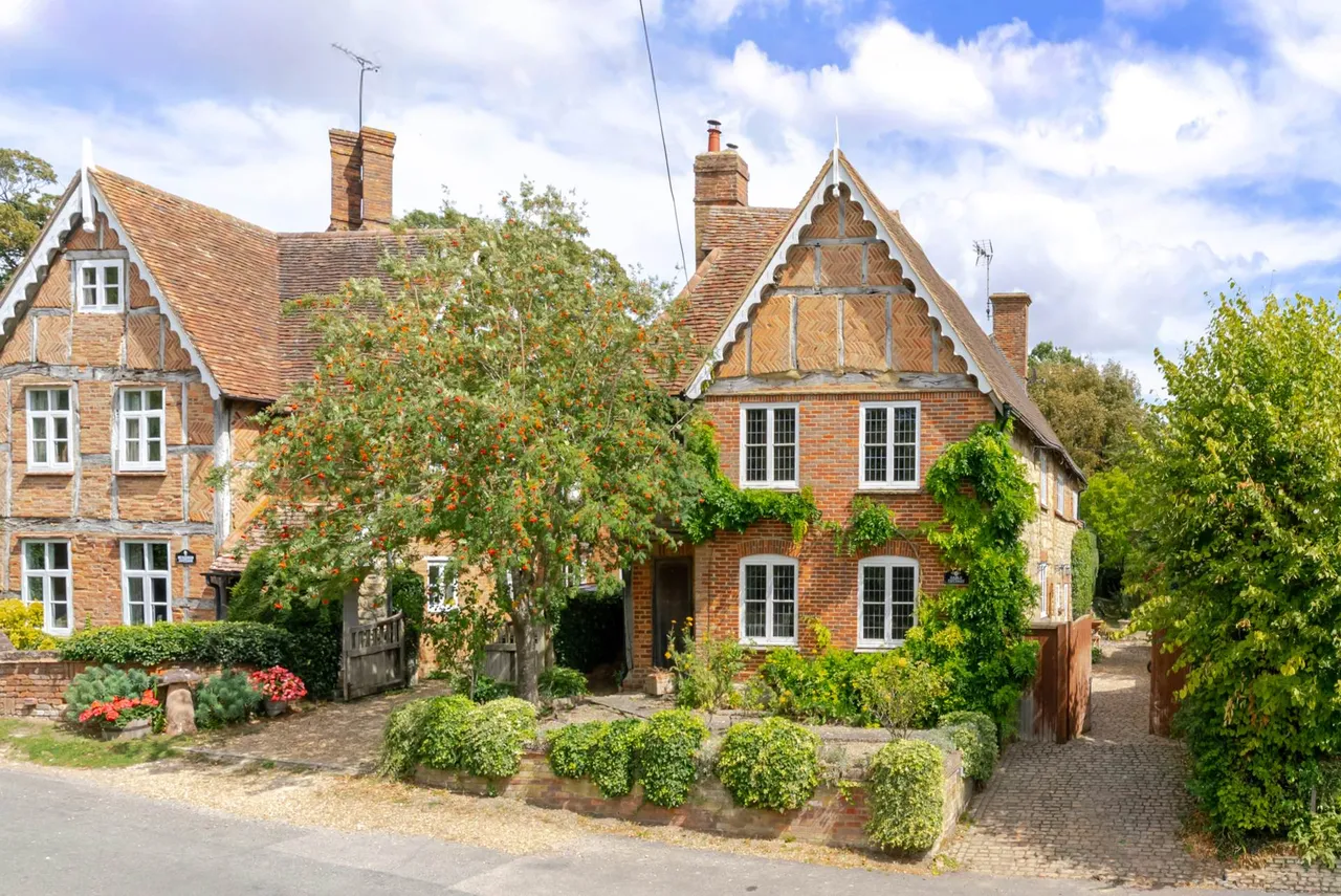 4 bed house for sale, Gable Cottage, Dinton