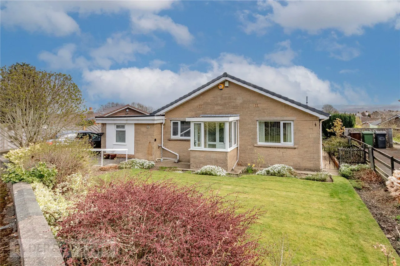 3 bed house for sale, Gleneagles Way, Fixby, HD2