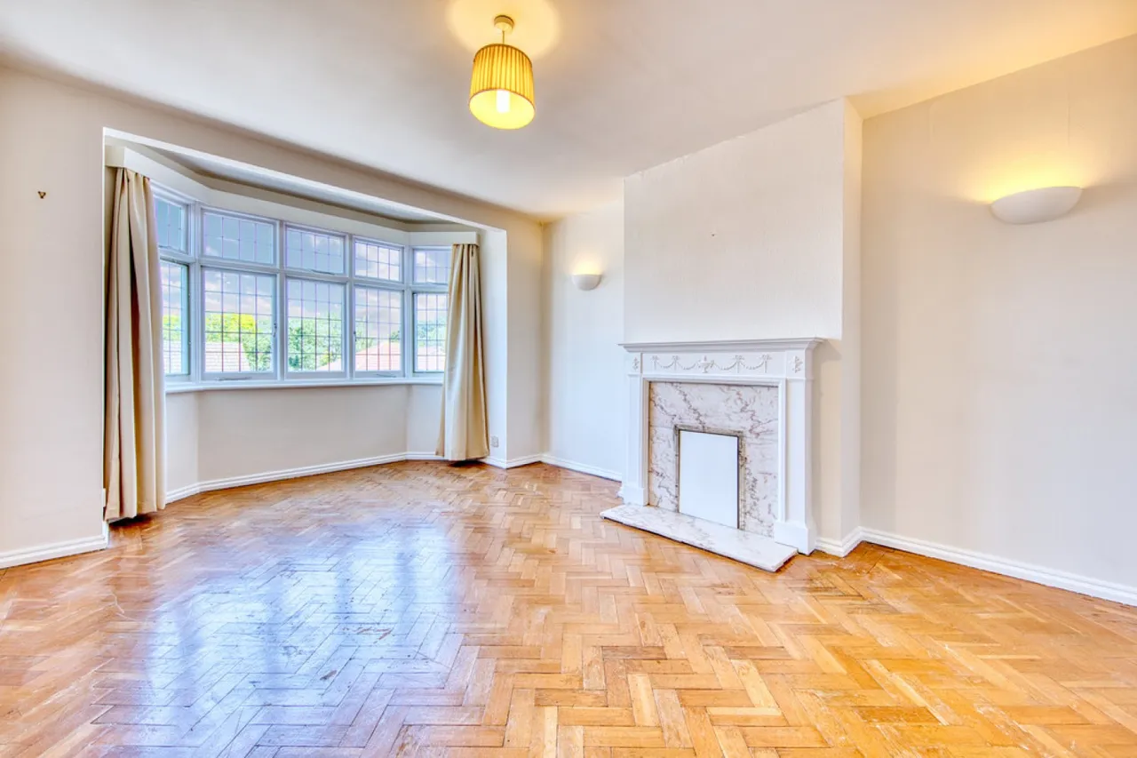Eagle Court, Wanstead, photo 2