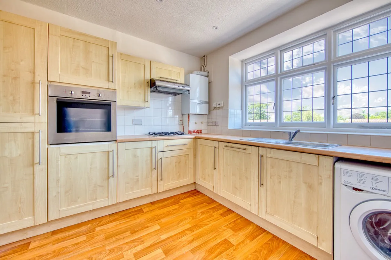 Eagle Court, Wanstead, photo 11