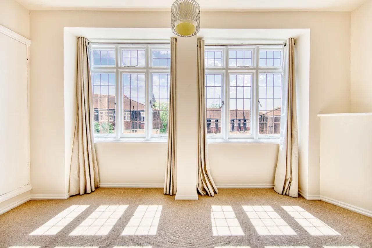 Eagle Court, Wanstead, photo 9