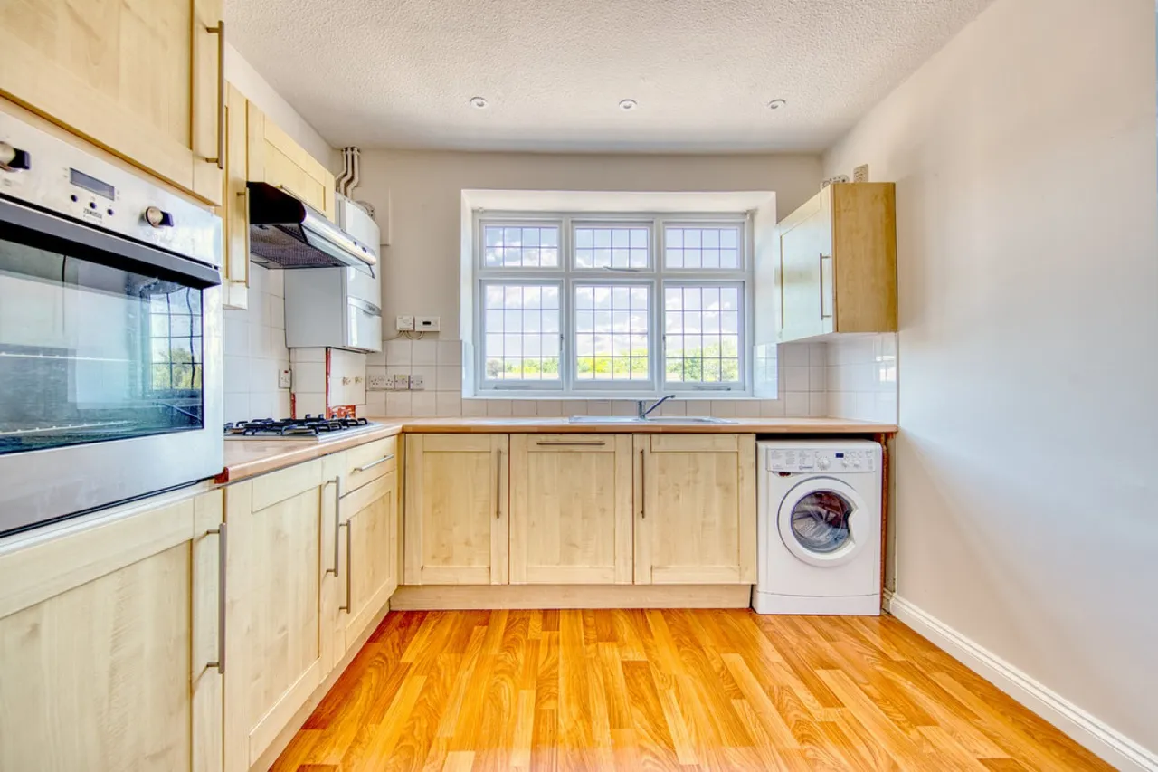 Eagle Court, Wanstead, photo 10